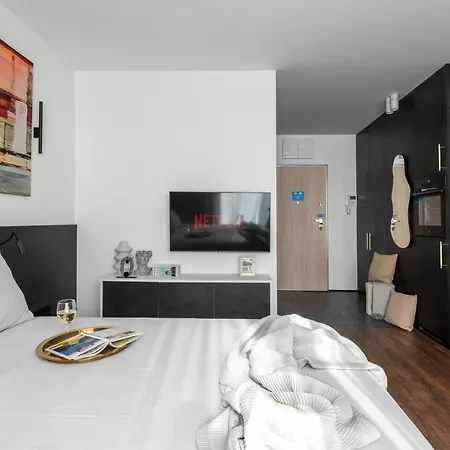 Apartamenty-wroc Ksiecia Witolda By The River 브로츠와프