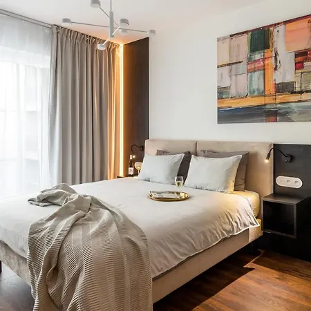 Apartment Apartamenty-wroc Ksiecia Witolda By The River Breslau