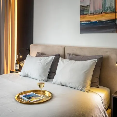 Apartment Apartamenty-wroc Ksiecia Witolda By The River