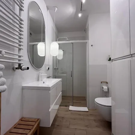 Apartamenty-wroc Ksiecia Witolda By The River Apartment